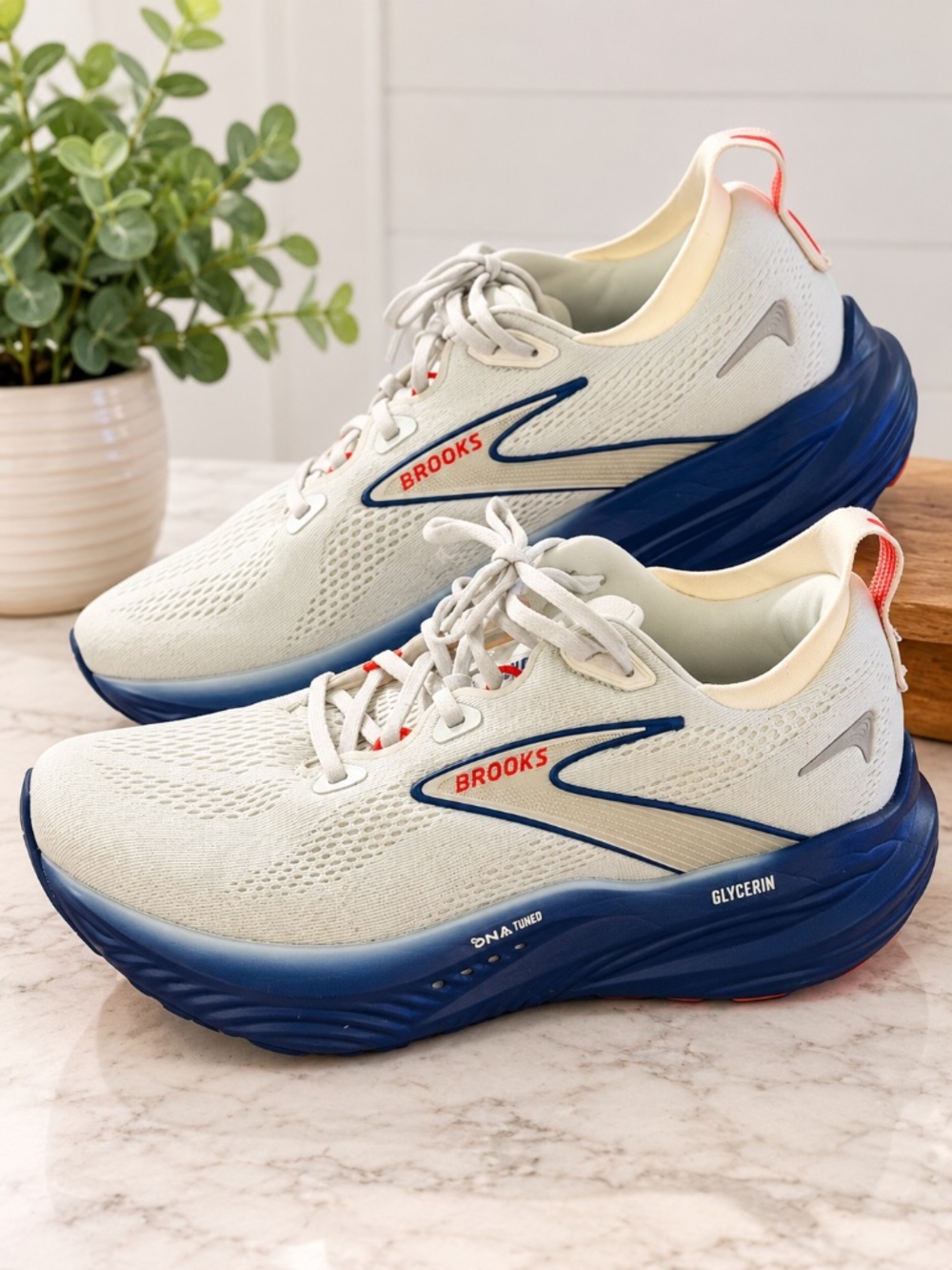 Brooks Glycerin 22 Men's Size 9 D Medium White Navy Running Shoes